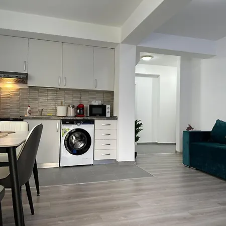 Luxury Apartments Near Coresi Mall By Glam Braşov Exterior photo