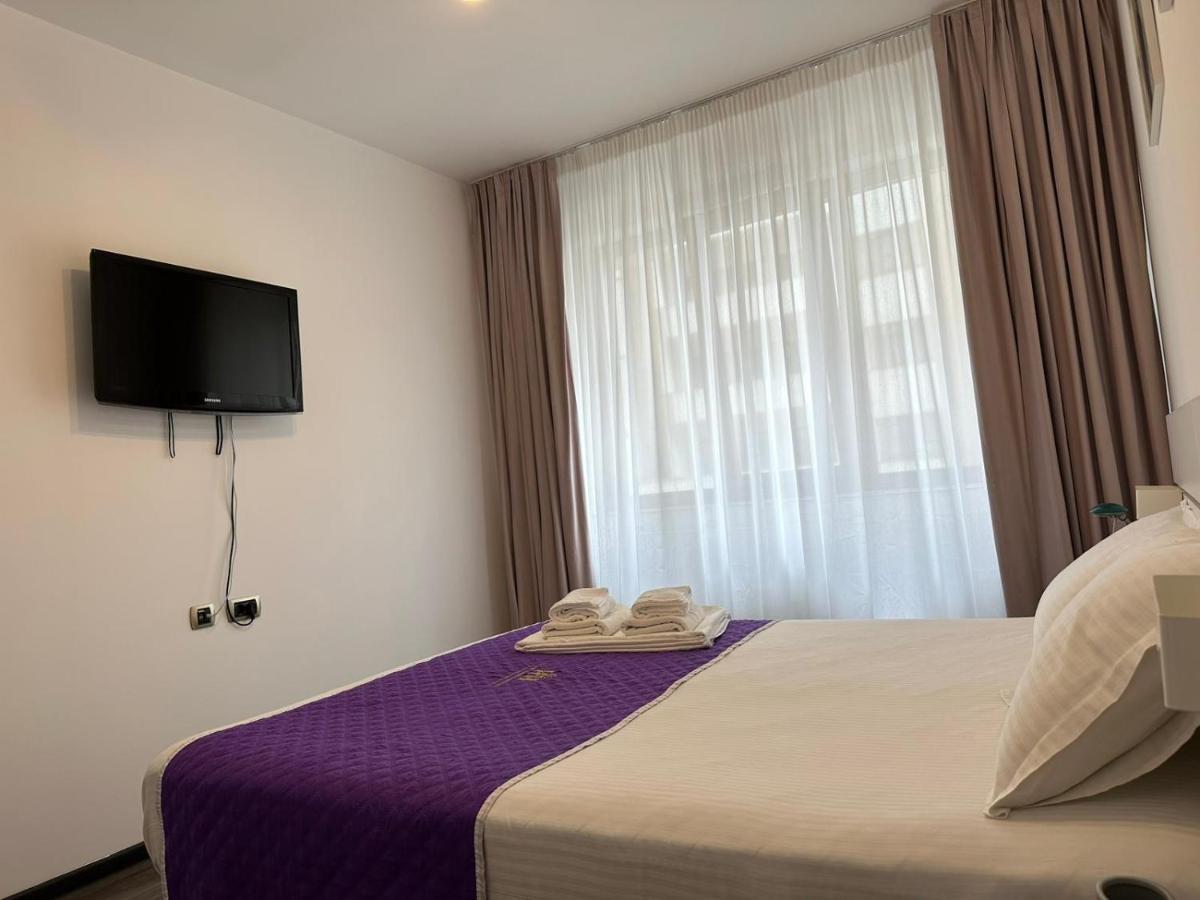 Luxury Near Coresi Mall By Glam Apartment *