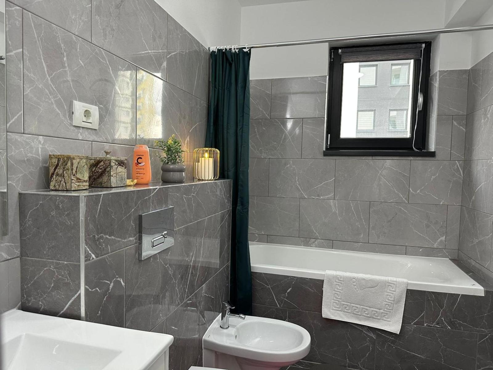 Luxury Near Coresi Mall By Glam Apartment