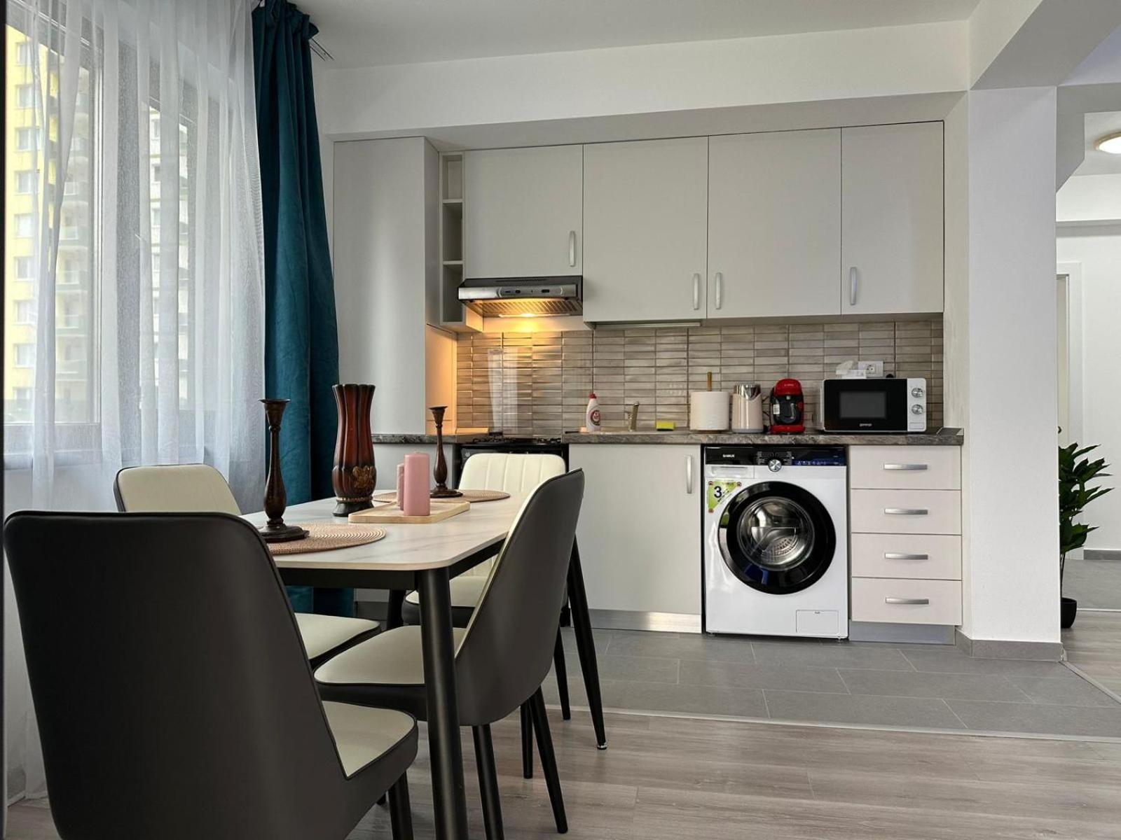 Luxury Near Coresi Mall By Glam Apartment *