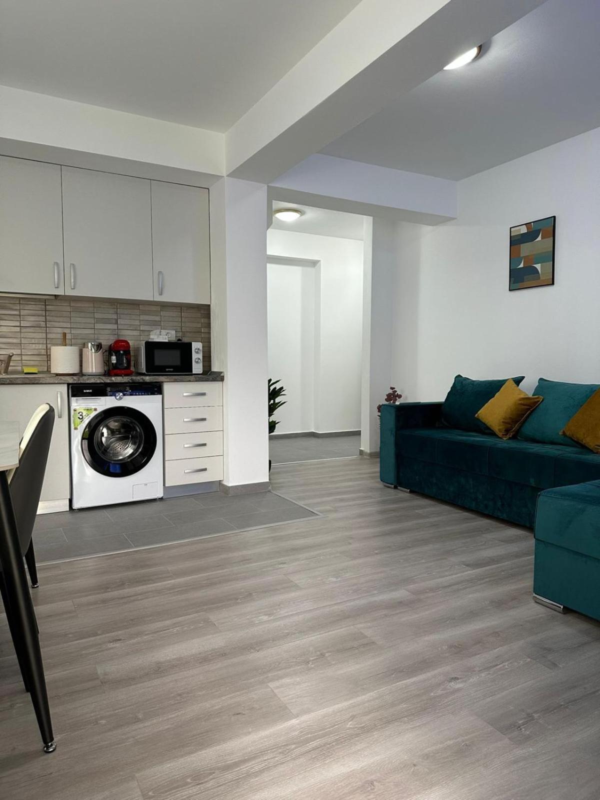 Luxury Near Coresi Mall By Glam Apartment