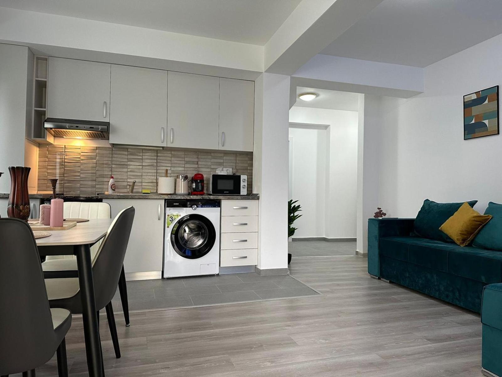 Luxury Near Coresi Mall By Glam Apartment *