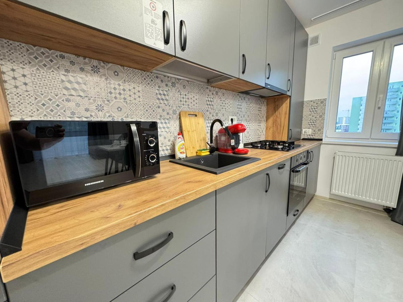 Luxury Near Coresi Mall By Glam Apartment