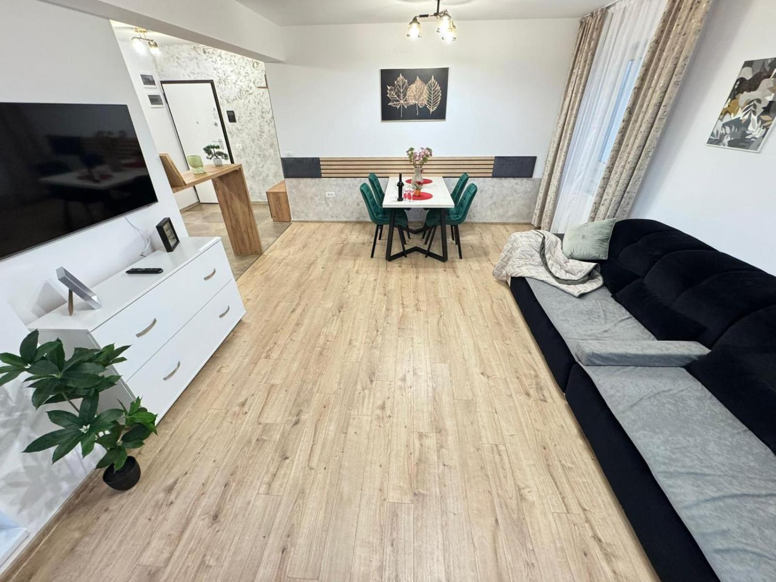 Luxury Near Coresi Mall By Glam Apartment