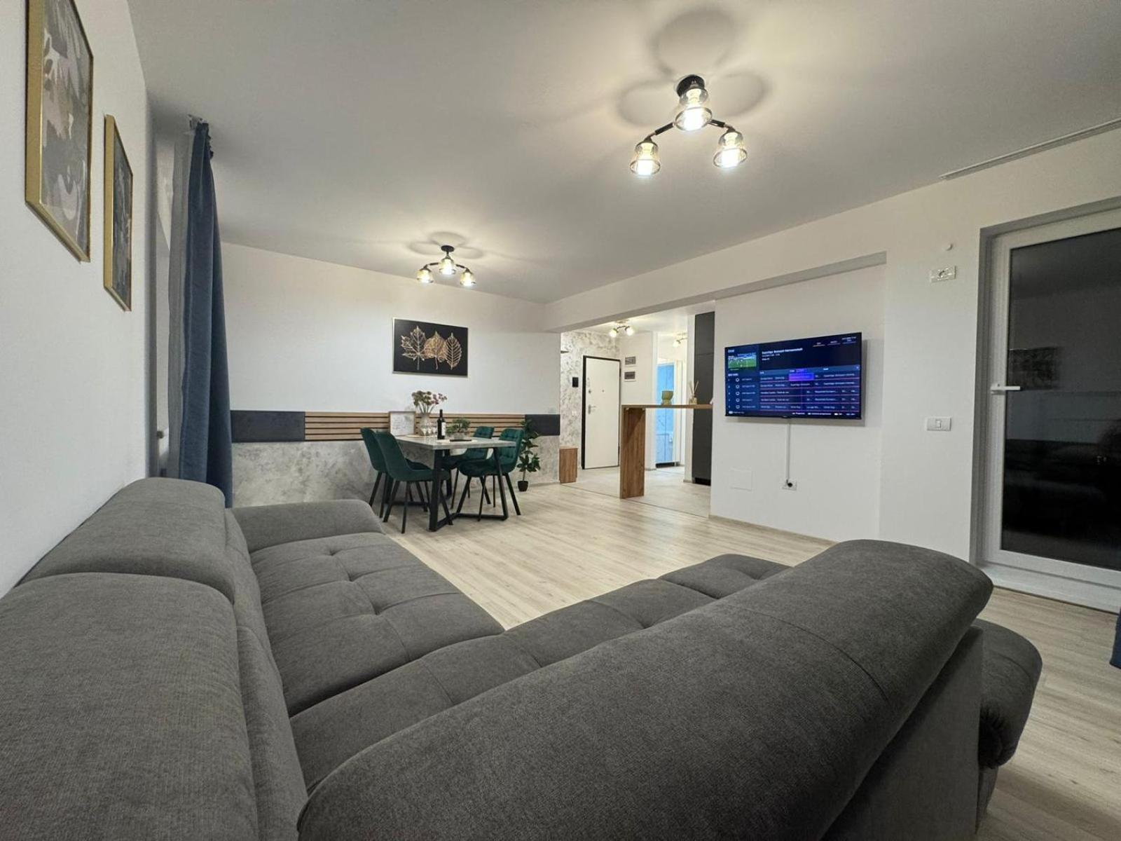 Apartment Luxury Near Coresi Mall By Glam *