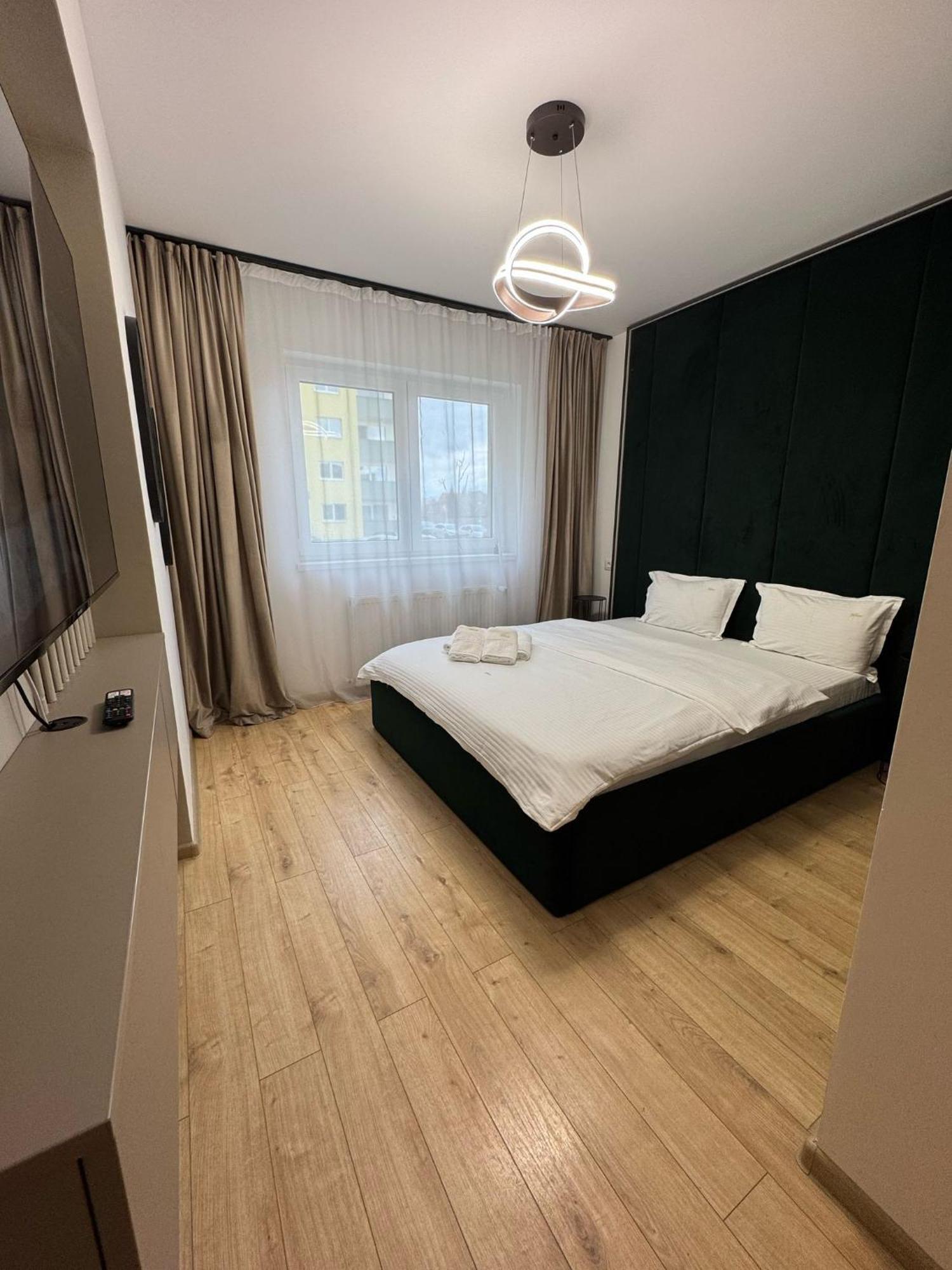 Luxury Near Coresi Mall By Glam 公寓 *