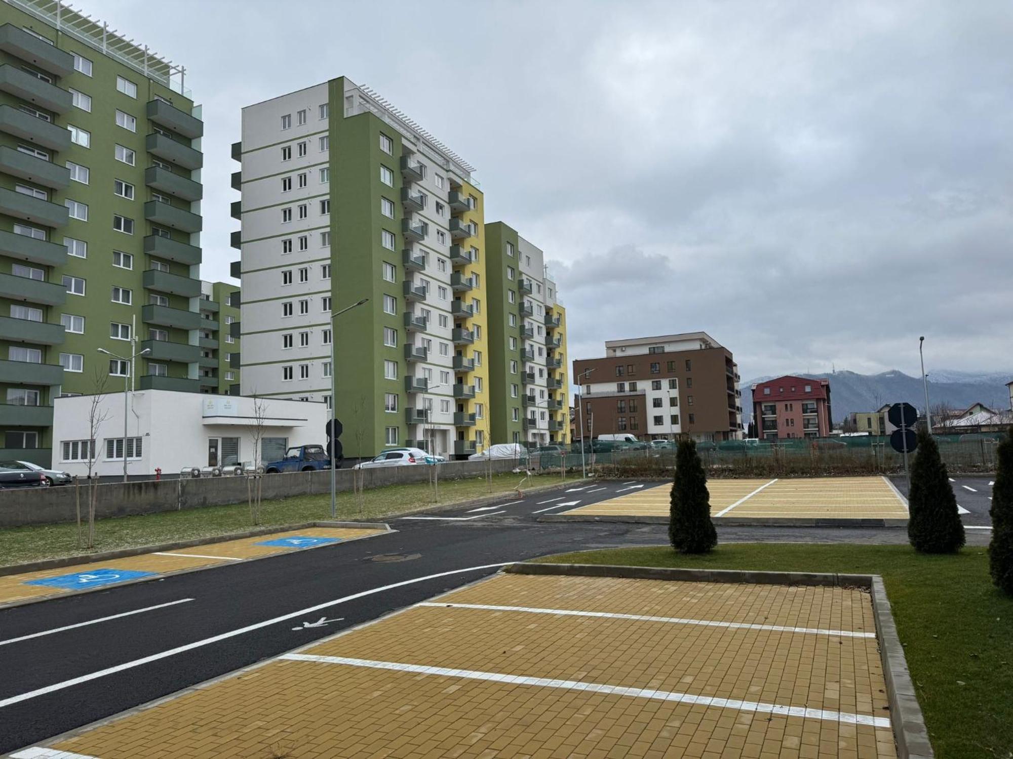 Apartment Luxury Near Coresi Mall By Glam *