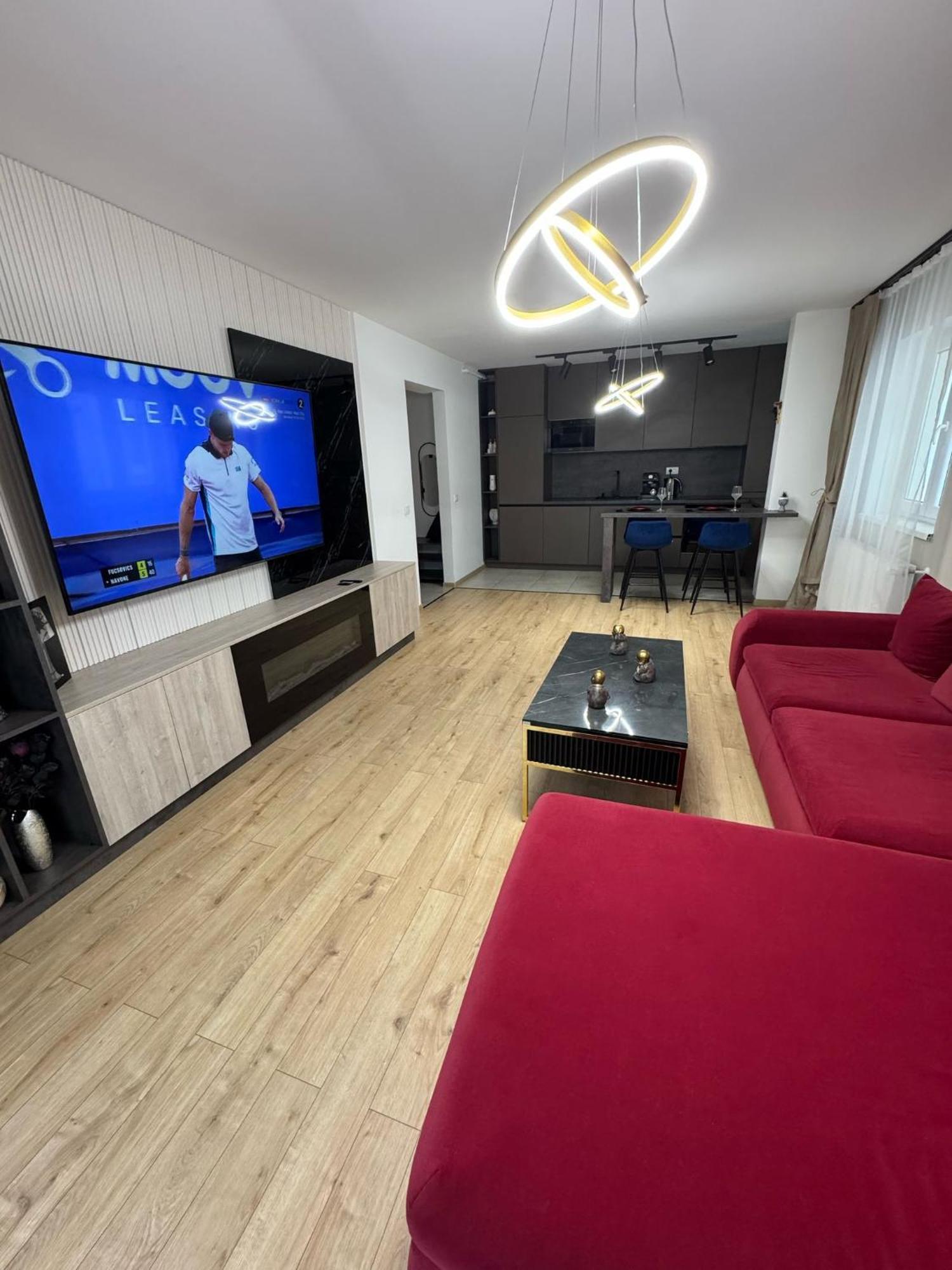 Luxury Near Coresi Mall By Glam 公寓